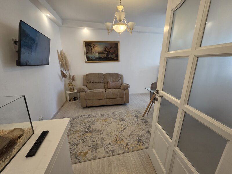 Dristor, 10 minute metrou, Ramnicul Sarat intersectie Ramnicul Valcea, rond