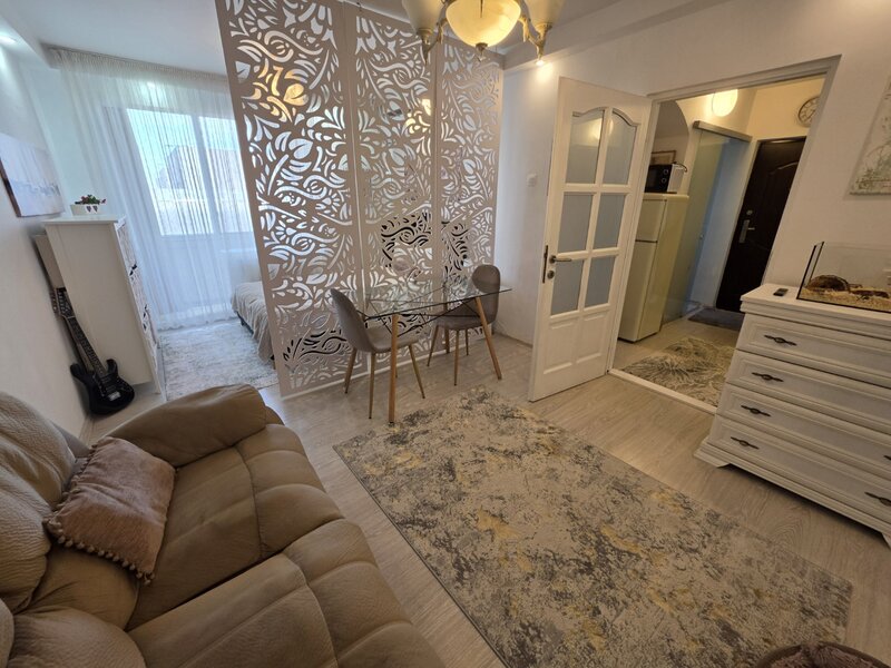 Dristor, 10 minute metrou, Ramnicul Sarat intersectie Ramnicul Valcea, rond