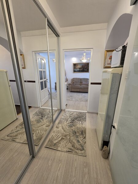 Dristor, 10 minute metrou, Ramnicul Sarat intersectie Ramnicul Valcea, rond