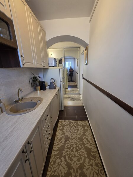 Dristor, 10 minute metrou, Ramnicul Sarat intersectie Ramnicul Valcea, rond