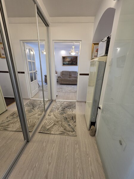 Dristor, 10 minute metrou, Ramnicul Sarat intersectie Ramnicul Valcea, rond